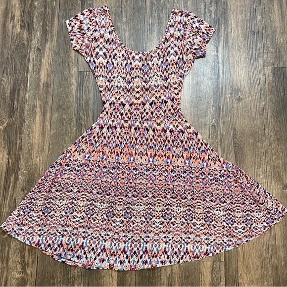 Women’s Colorful Fit and Flare Mini Dress with Open Cut Out back Size XS - Picture 1 of 9